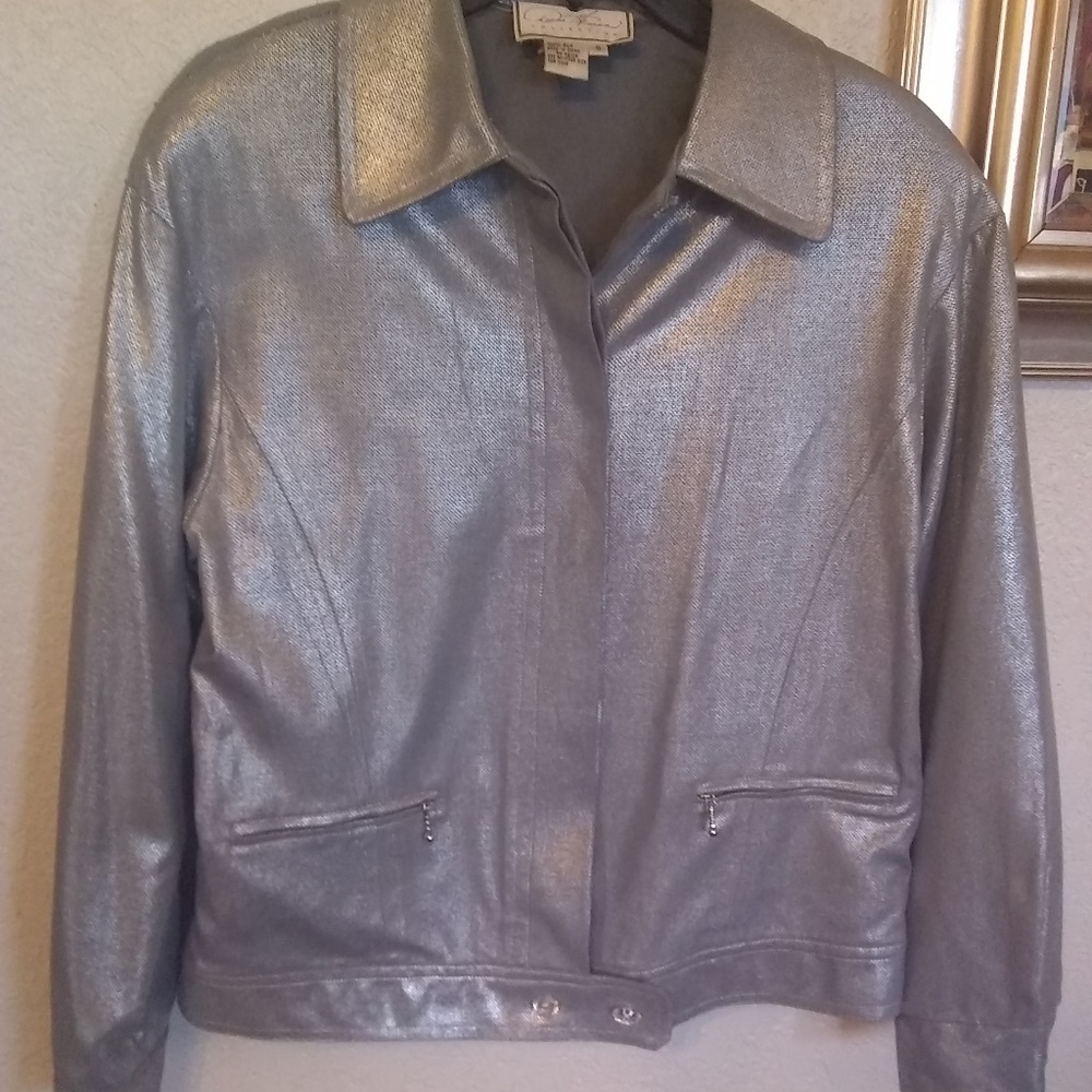 EUC Diane Gilman Collection Silver 100% Silk Jacket size Small